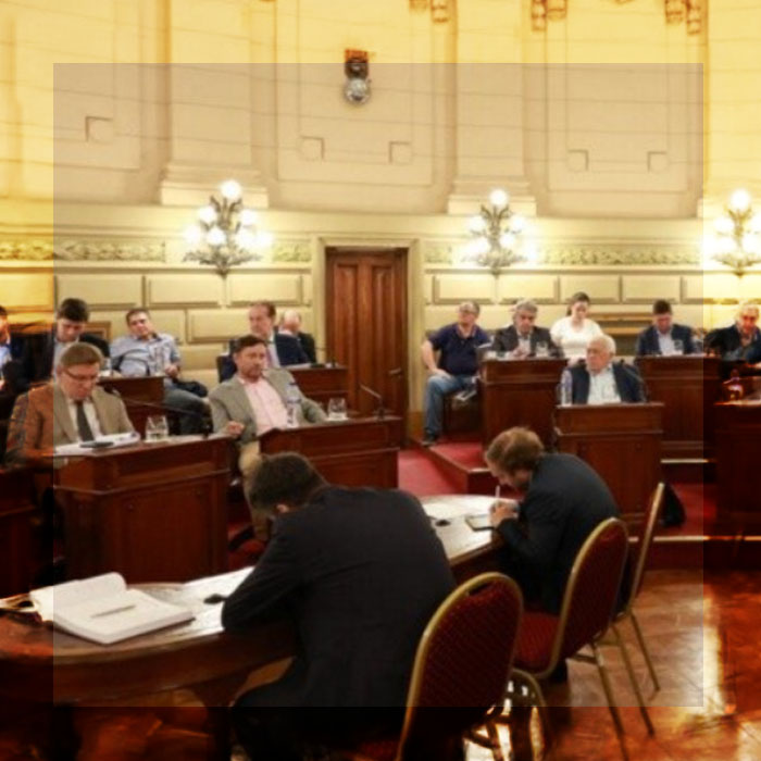 SANTA FE ADHIRIÓ A LA LEY ANTIMAFIA POR UNANIMIDAD Y PULLARO CELEBRÓ EL FIN DEL GARANTISMO