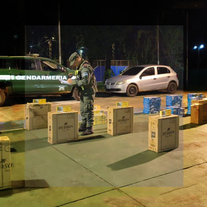 MISIONES: EMBISTIERON UN CONTROL DE GENDARMERÍA Y ABANDONARON UN AUTO CON MÁS DE 11.000 ATADOS DE CIGARRILLOS DE CONTRABANDO