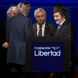 MACRI Y MILEI NO SE SALUDARON EN TODA LA NOCHE: EL FRÍO QUE QUEDÓ DE LA CENA DE LA FUNDACIÓN LIBERTAD