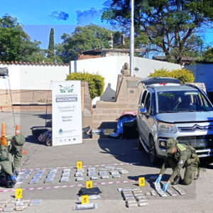 GENDARMERÍA DETUVO A CUATRO PERSONAS Y SECUESTRÓ MÁS DE 54 KILOS DE COCAÍNA EN CATAMARCA, SANTIAGO DEL ESTERO Y SALTA