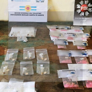 GENDARMERÍA DETUVO A CINCO PERSONAS QUE TRANSPORTABAN TUSI, ÉXTASIS Y ANFETAMINAS EN UNA CAMIONETA EN SANTA FE