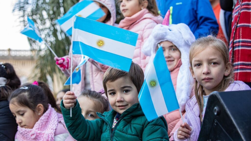 Provincia invita a la ciudadanía a celebrar el 216° aniversario de la Revolución de Mayo
