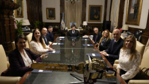 Argentina impulsa una agenda de inversión en investigación clínica por 8.000 millones de dólares
