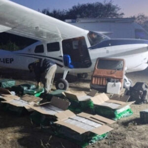 DETUVIERON UN AVIÓN CON 442 KILOS DE COCAÍNA EN EL NORTE DE SANTA FE