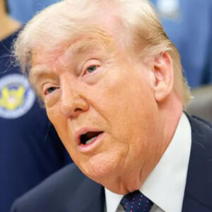 TRUMP SUSPENDE LA MISIÓN DE EE.UU. PARA ASEGURAR EL PASO DE BUQUES POR EL ESTRECHO DE ORMUZ TRAS LOGRAR «GRANDES AVANCES» HACIA UN ACUERDO CON IRÁN