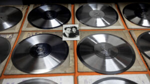 Hallazgos históricos en el Cervantes: aparecen discos inéditos de Tita Merello y una escultura olvidada de Perlotti