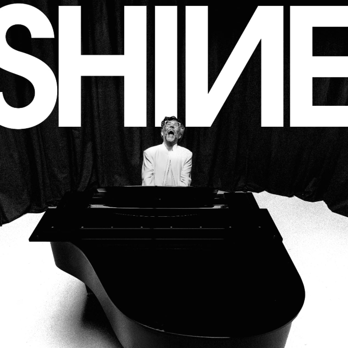 FITO PÁEZ VOLVIÓ CON «SHINE»: ROCK CRUDO Y UN MENSAJE DIRECTO