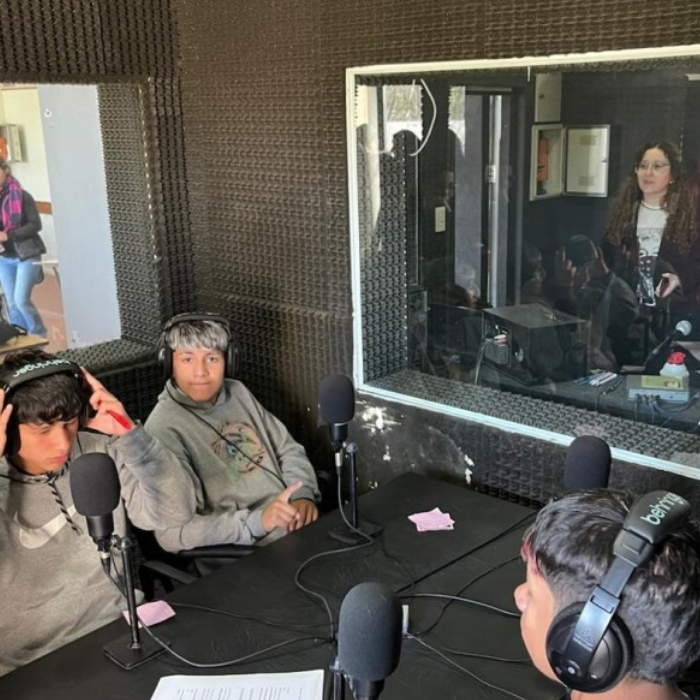 Jóvenes en el mic: la Municipalidad y la UNR impulsan un proyecto sonoro para fortalecer las voces de las juventudes