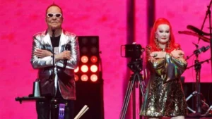 LOS B-52’S ESCAPAN DE TORNADO