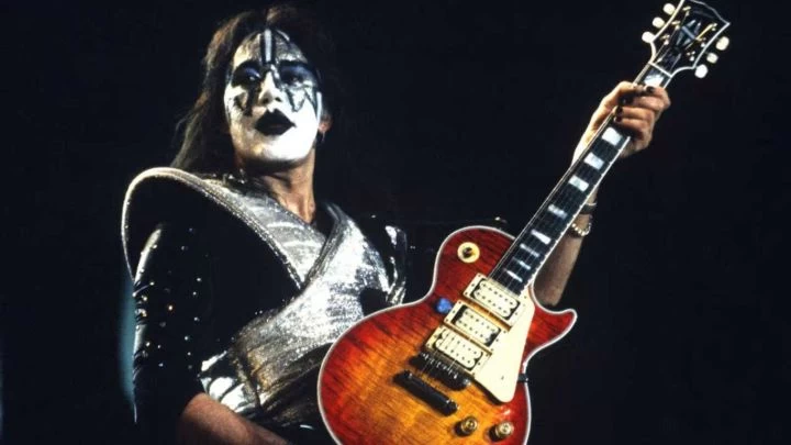 KISS SUBASTA OBJETOS
