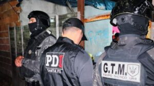 Rosario: siete detenidos y secuestro de drogas, dinero y vehículos en allanamientos por microtráfico en barrio Molino Blanco
