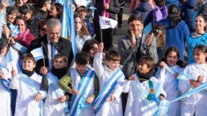 Día histórico: el gobernador Pullaro dejó inaugurada la restauración del Monumento a la Bandera