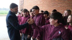 Pullaro reivindicó el trabajo colectivo como camino para construir futuro al inaugurar una escuela en Hughes