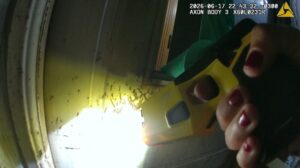 Villa Gobernador Gálvez: utilización de la pistola Taser para evitar que un hombre atentara contra su vida