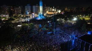 20 de Junio histórico: al pie del Monumento renovado por la Provincia, más de 350.000 personas celebraron el Día de la Bandera