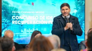 Pullaro firmó un convenio para poner en valor la Plaza Italia de la Legislatura: “Devolverá el espacio público a la ciudadanía y jerarquizará a la capital provincial”