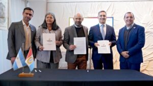 El Aeropuerto Internacional de Rosario incorporará más de 300 nuevas estructuras de sombra en el estacionamiento