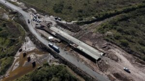 Con un 70 % de obra, la gestión de Pullaro avanza con el ensanche de los tres puentes sobre la Ruta 4, entre Elisa y San Cristóbal
