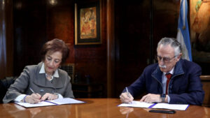 Salud y B’nai B’rith firman acuerdo para fortalecer el acceso a medicamentos e insumos