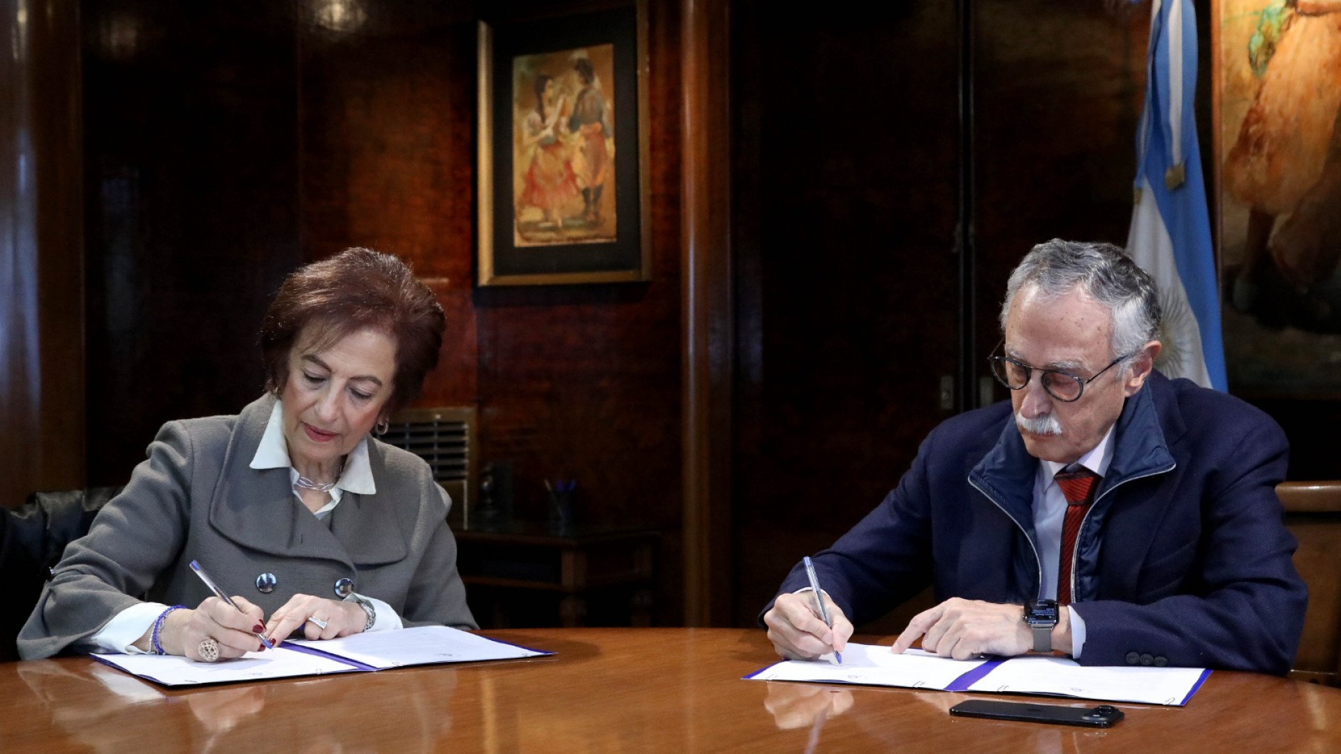 Salud y B’nai B’rith firman acuerdo para fortalecer el acceso a medicamentos e insumos