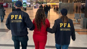 Extraditamos a una ciudadana colombiana acusada de financiar el terrorismo y lavar activos del narcotráfico