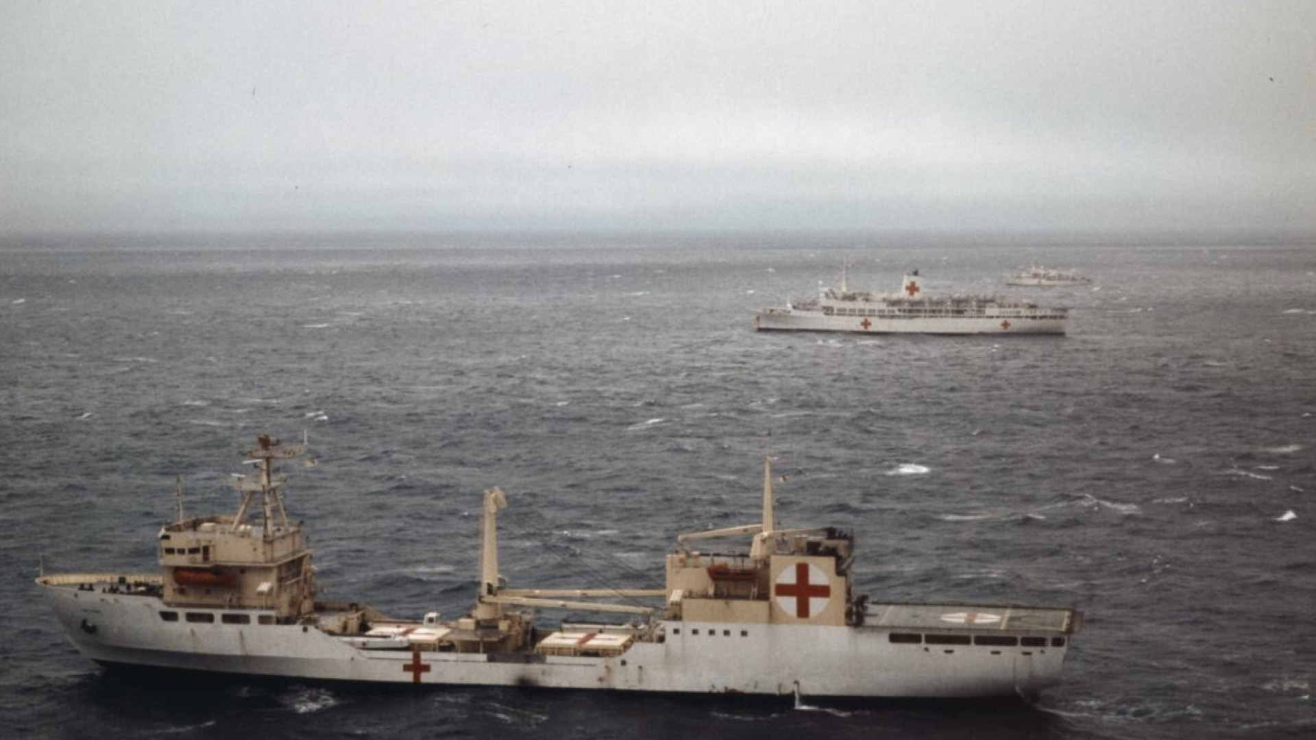 Malvinas 44 años: recuperar y contener al camarada, el trabajo de la sanidad militar y los buques hospital