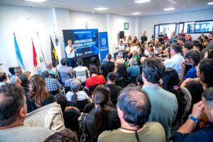 Javkin firmó la adjudicación que posibilitará la realización de obras emblemáticas en Empalme Graneros y Los Pumitas