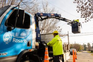 Avanza la colocación de 300 nuevas luminarias led en barrio Hostal del Sol Este