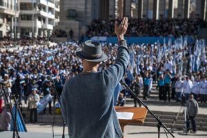 Una promesa muy especial: Abel Pintos encabezó la ceremonia de este viernes