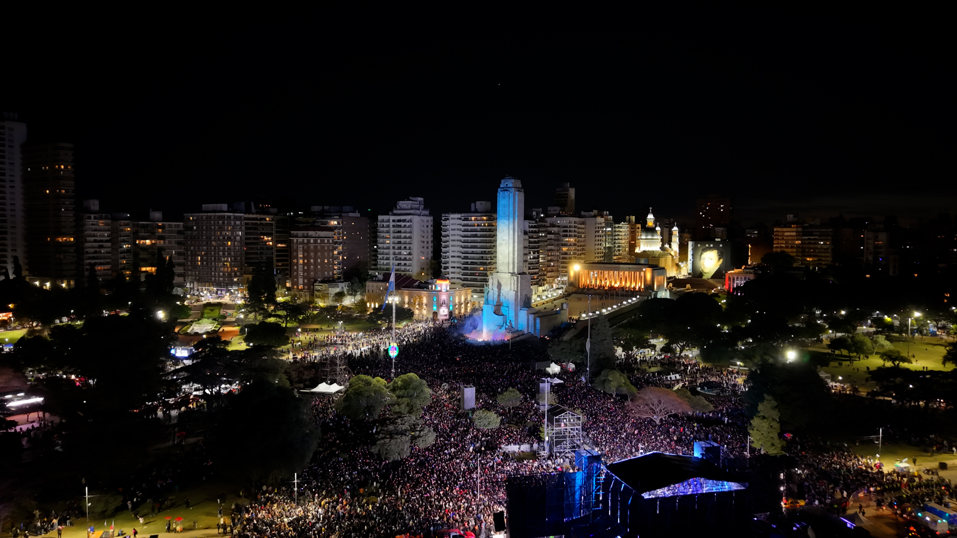 Más de 350.000 personas celebraron la Fiesta Popular por el Día de la Bandera durante toda la jornada