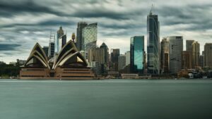 Australia otorga más poder al regulador para perseguir a las grandes tecnológicas por la prohibición a menores de 16 años
