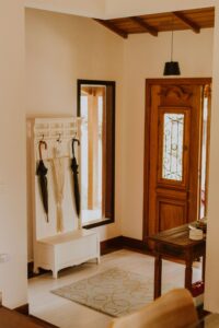 3 claves para que tu hall de entrada deje de ser un depósito y sea un espacio con estilo