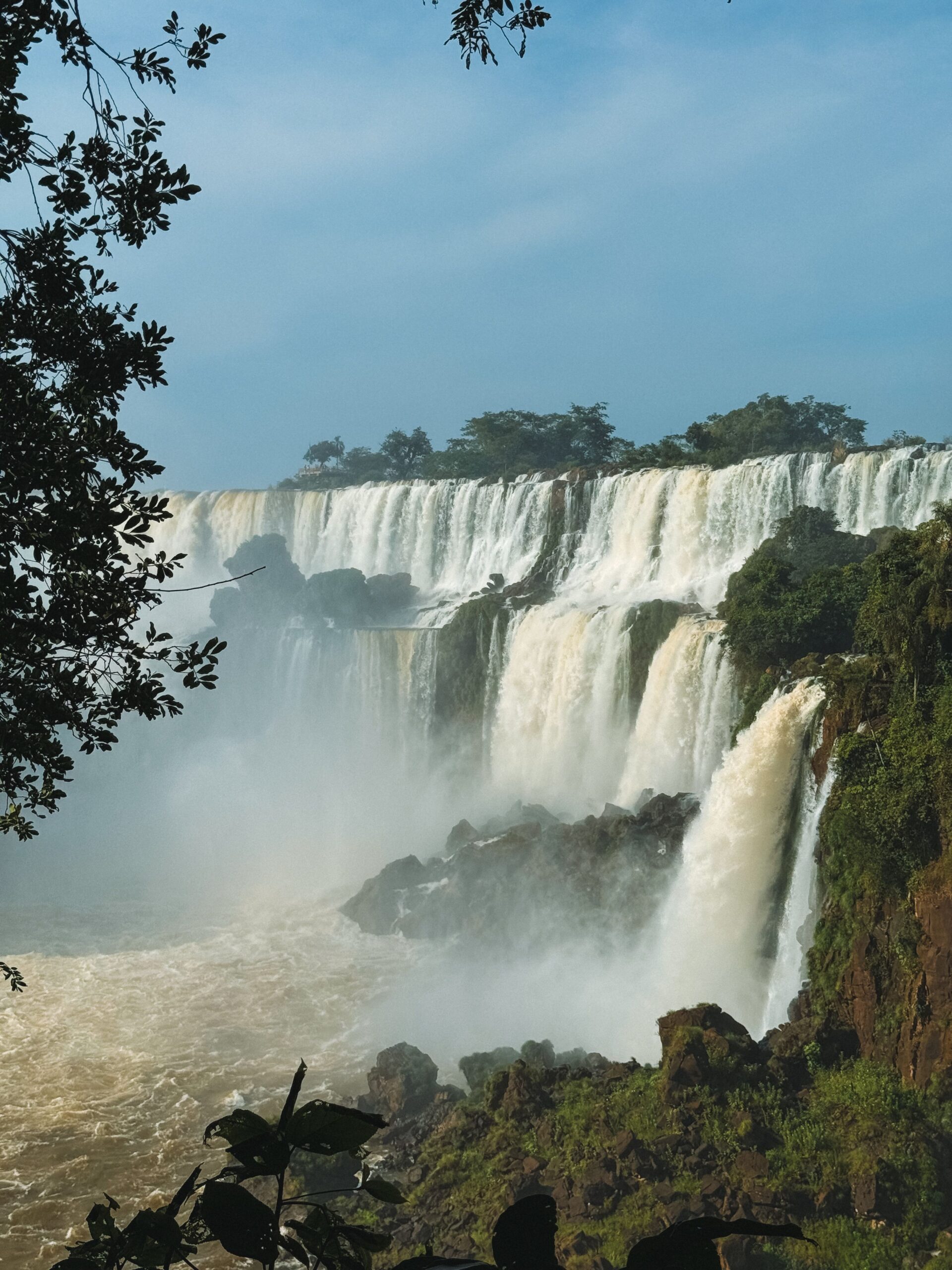 MISIONES: DESTINO DE SELVA, CATARATAS Y TIERRA COLORADA