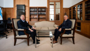Con foco en la reforma electoral, Santilli mantuvo un encuentro con el gobernador Figueroa en Casa Rosada