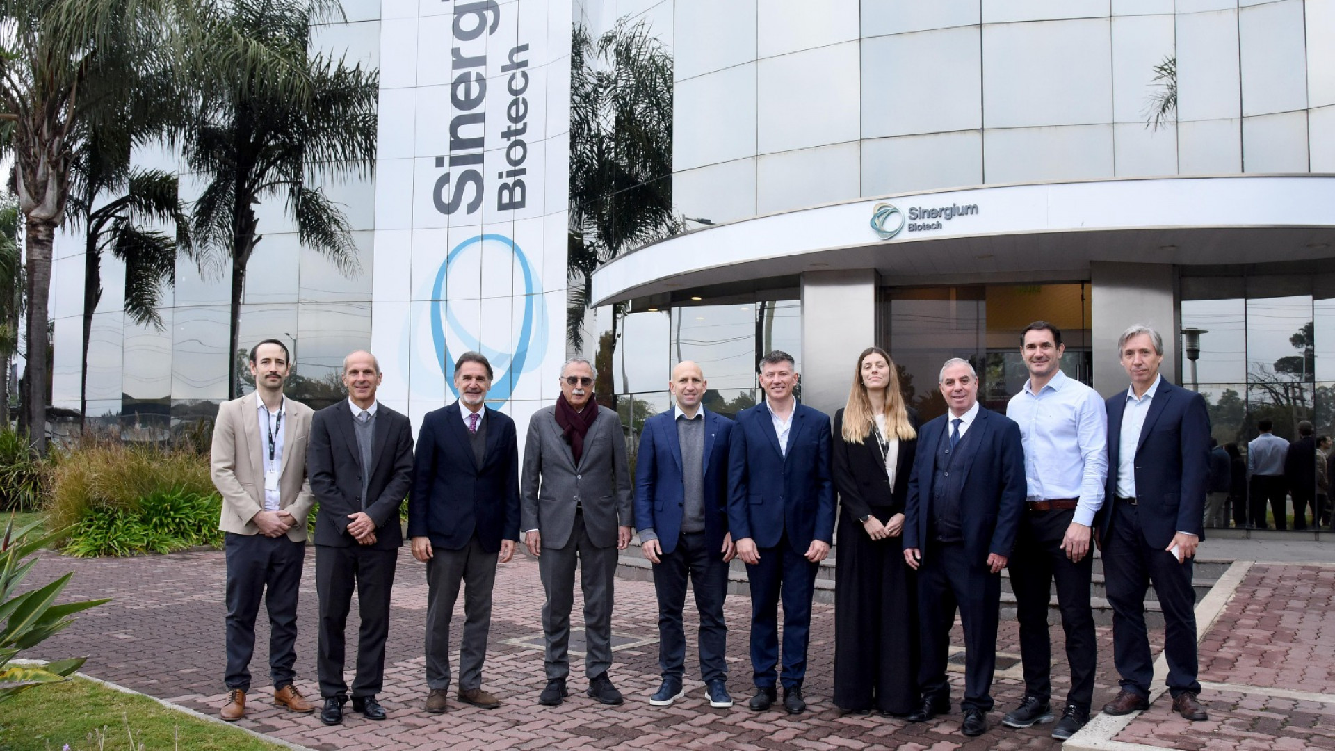 El Ministro Lugones visitó las plantas de producción de vacunas de Sinergium Biotech