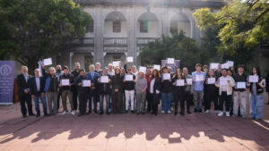 Entrega de certificados a nuevos egresados del Centro de Formación Capital Humano