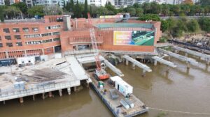 Parque España: la gestión de Pullaro comenzó con el montaje de la nueva explanada