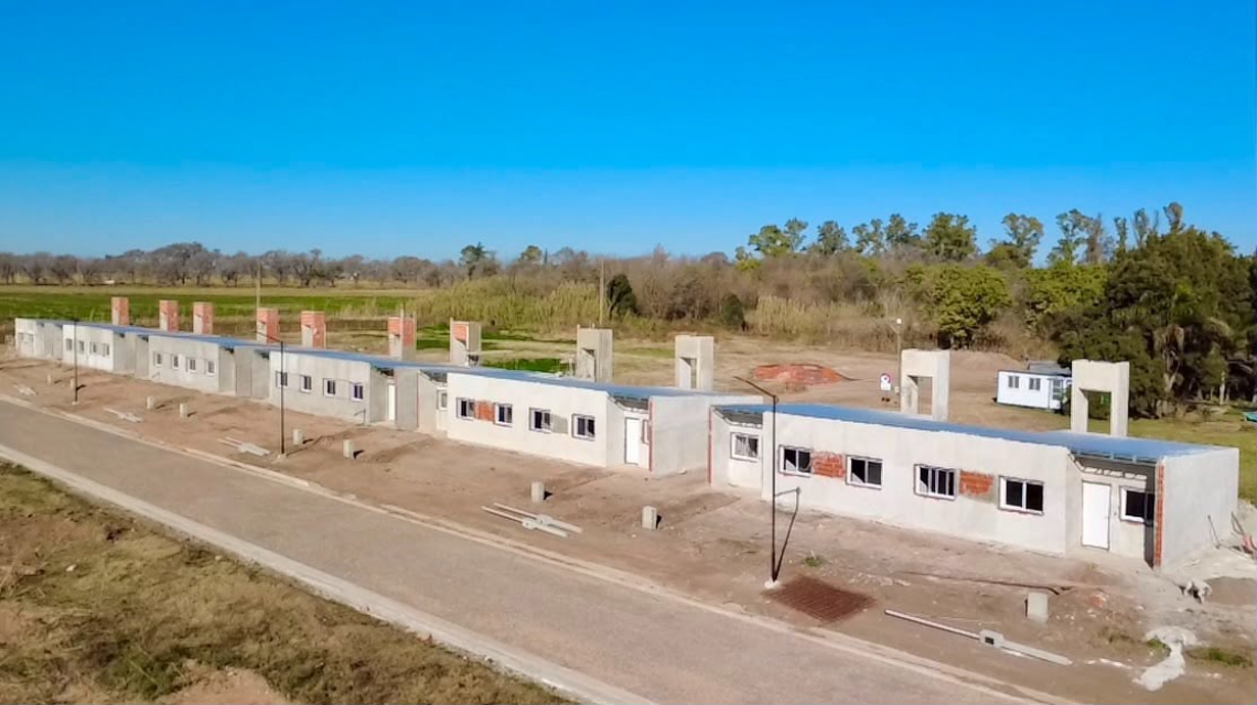 Carlos Pellegrini: el Gobierno Provincial acelera la construcción de 12 viviendas y abrió el Registro Digital