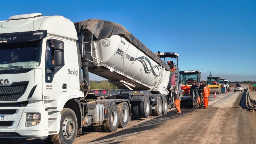 Para mejorar el acceso al Parque Industrial de Alvear, la gestión de Pullaro avanza con la pavimentación de calle Piedrabuena