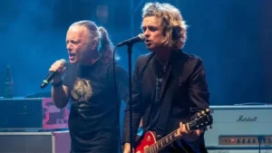 BILLIE JOE ARMSTRONG Y BRUCE DICKINSON SE UNEN