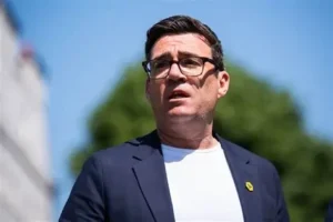 Burnham, el probable próximo líder del Reino Unido, dice que aún no ha decidido quién será su ministro de Finanzas