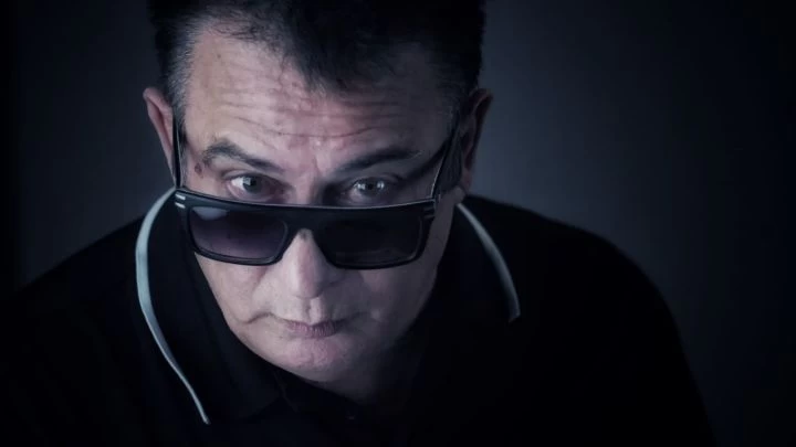WALTER DOMINGUEZ BRILLA Walter Domínguez está de vuelta con su cuarto disco solista, Grandes Ligas, un