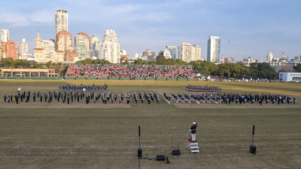 Cerca de 10 mil personas disfrutaron el encuentro de Bandas de Música Militares por la independencia