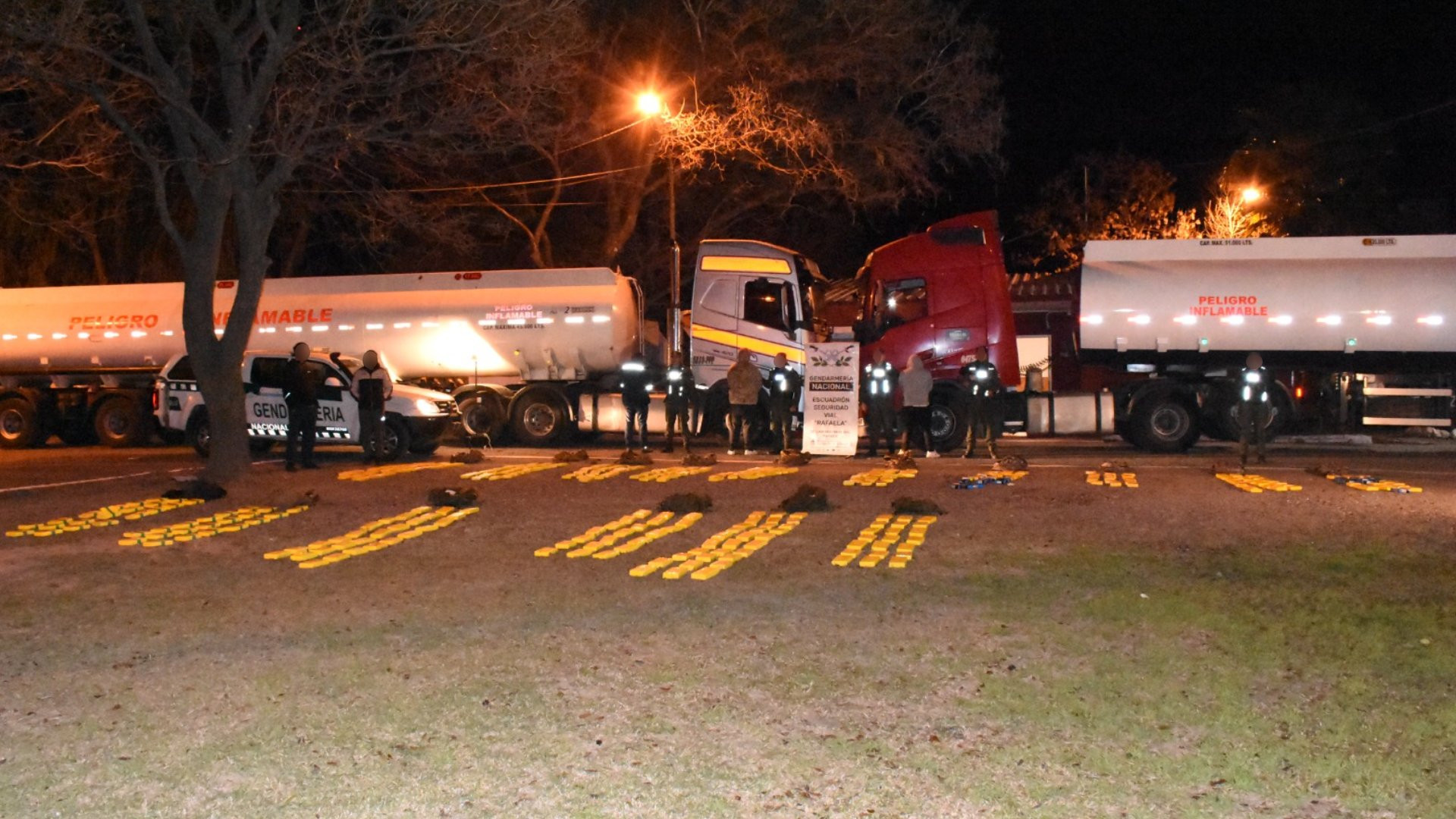 Gendarmería secuestró 388 kilos de cocaína ocultos en dos camiones cisterna y detuvo a tres personas en Santa Fe