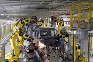 La actividad manufacturera del Reino Unido se enfría en junio a pesar del impulso de la acumulación de existencias, según el PMI