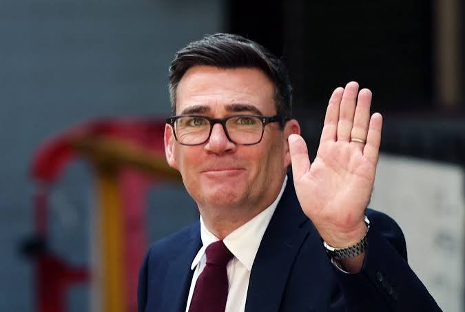 El nuevo primer ministro británico, Andy Burnham, presenta sus primeros pasos para remodelar Gran Bretaña