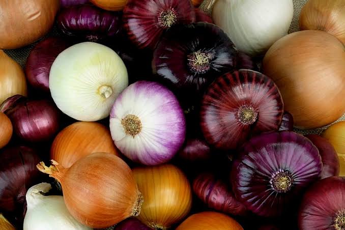 El héroe silencioso de la cocina: Origen, tipos y la fascinante ciencia de la cebolla