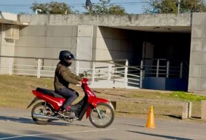 Comenzaron los exámenes para la licencia de conducir en los distritos y ahora el trámite se resuelve en una hora