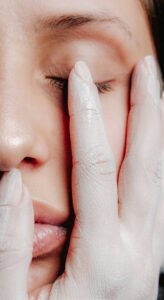 ¿Piel seca, deshidratada o sensible? Cómo reconocerla y devolverle su equilibrio