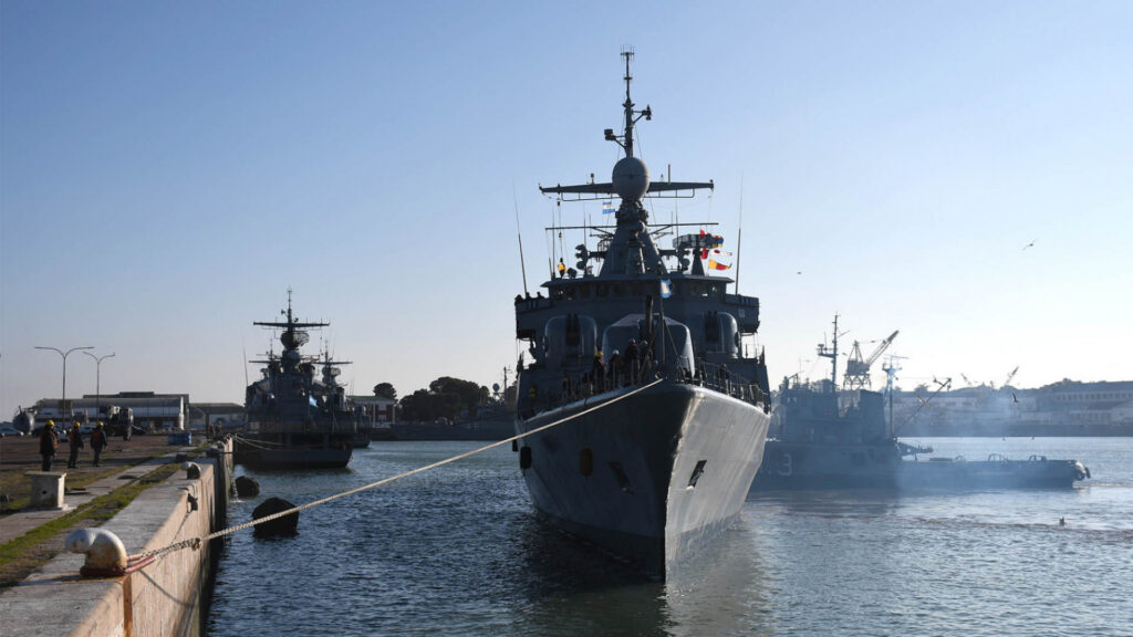 El destructor ARA “Almirante Brown” realizó un adiestramiento previo al Ejercicio Multinacional UNITAS LXVII